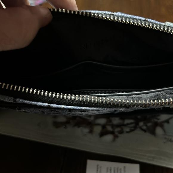 Calvin Klein cross body - Picture 8 of 14